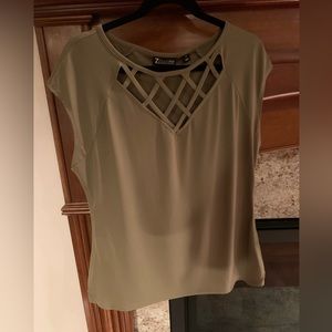 7th Avenue Design Studio New York & Co. - Short sleeve olive blouse - Size XL